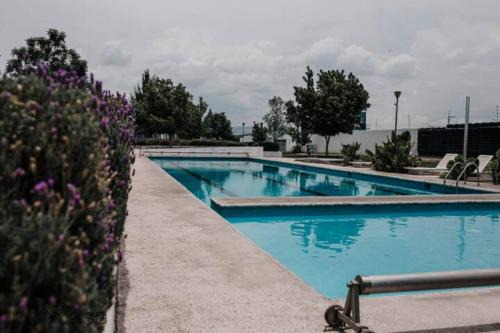 Spectacular House w/Pool & Amazing Location