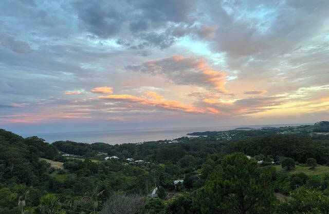 Spectacular Ocean & Forest Views - Quite Private Location, 10 mins to beaches