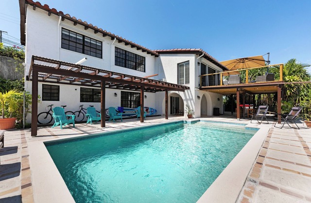 Spectacular ocean view villa with pool