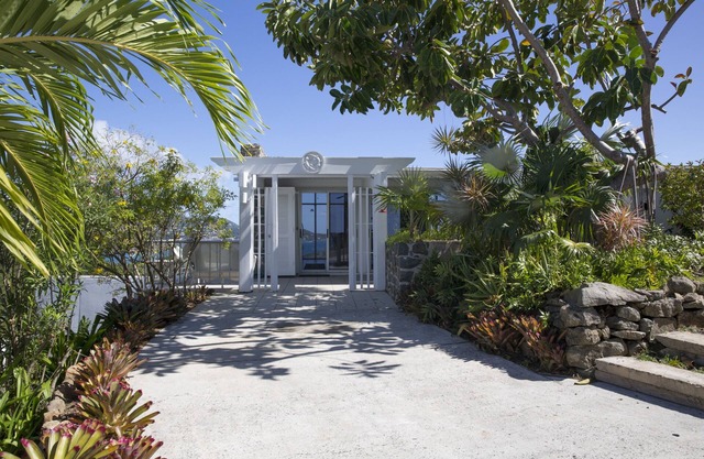 Spectacular Ocean Views, Privacy and Resident Managers!