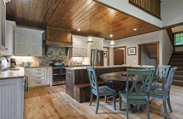 Spectacular Ski-In/Ski-Out Five Bedroom Lodge at The Highland of Harbor Springs