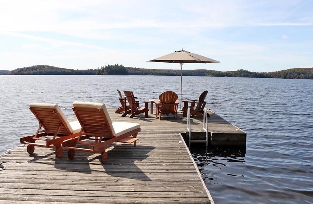 Spectacular south views at this 4 bed, 4 bath lake retreat!