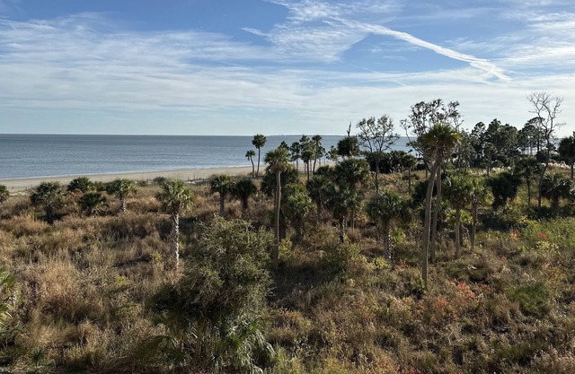 Spectacular views from your balcony, Land Trans Included! Pet Friendly