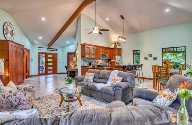 Spectacular Views! 3 Primary Suites & Hot Tub!
