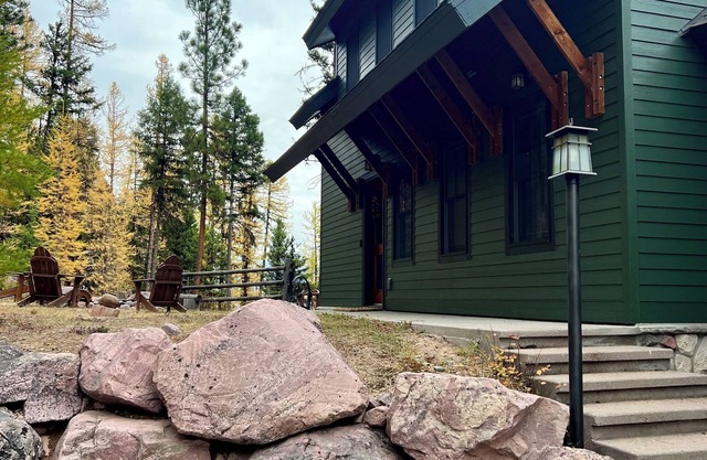Spectacular Views of Swan Mountain Range~Spacious Home~Perfect for Entertaining