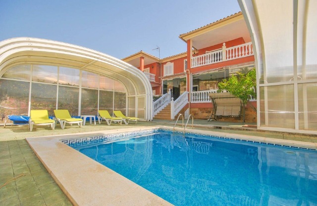 Spectacular Villa 10min walk from the beach with private pool
