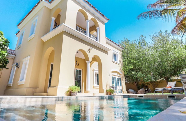 Spectacular Villa with pool in Arabian Ranches