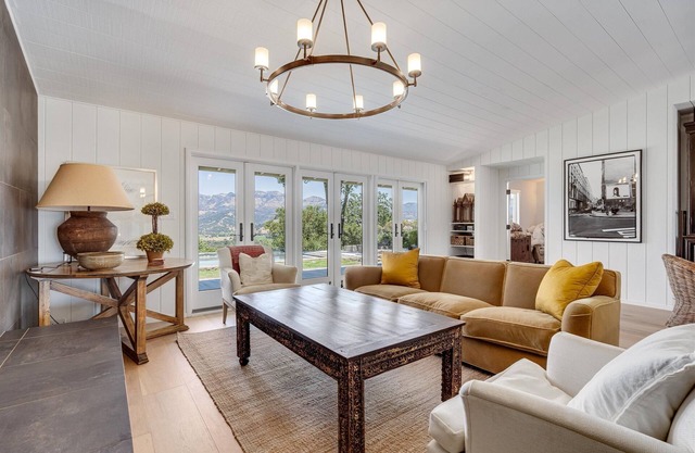 Spectacular vineyard & mountain views with pool. Monthly