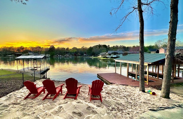 Spectacular Waterfront Beach House w/Dock, Hot Tub, Wifi, H2O Toys & Location!