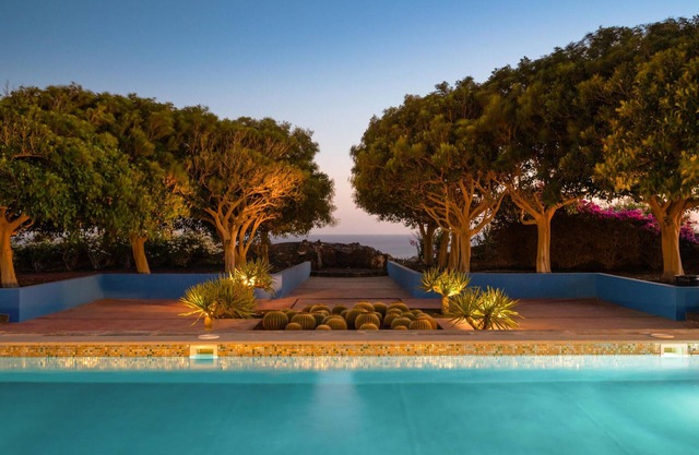Spend a wonderful vacation in the inviting cottage near the sea.