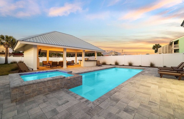 Spend Fall by the Gulf! Beach Front! Gulf Views! Private Pool! Dog Friendly!