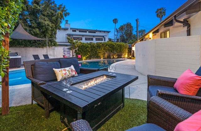 Spend Spring Break with A Pool/Pet Friendly/A/C