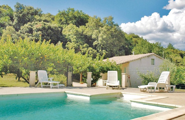 Spend your vacation in this welcoming cottage just 3 km from the gorges of the Ardèche.