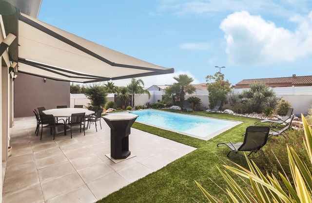 Spend your next holiday in this modern holiday home in the south of France.