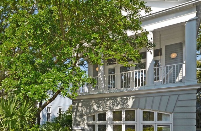 Spin Echo Cottage: Crisp & Bright, 2 Bedroom Cottage, Sleeps 4 in Seaside FL!