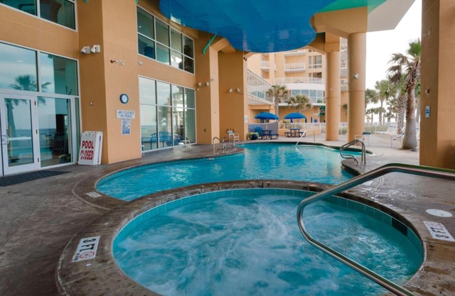 Splash Resort By BlueSwell