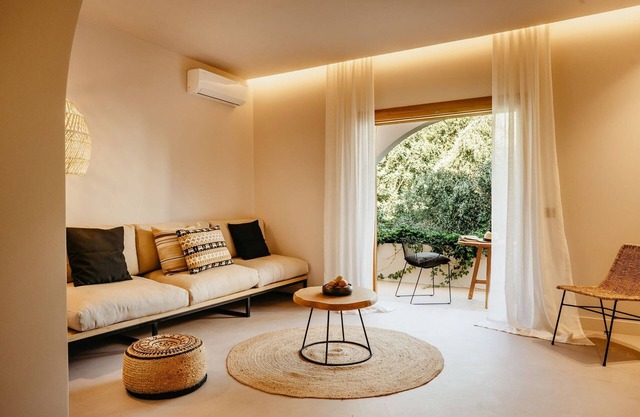 Splendid Crete Hotel | Suite Natural | Prime Location | Private Balcony |.