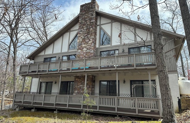 Splendid European-Style Chalet w/Game Room and Renovated Baths