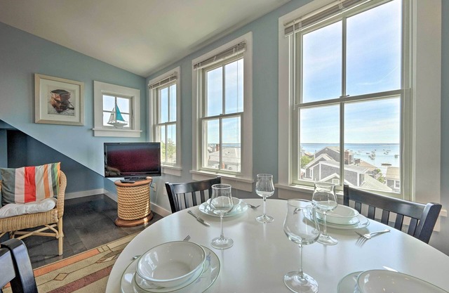 Splendid Provincetown Penthouse Apartment w/Deck!