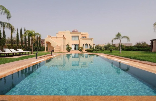 Splendide Villa 5 chambres de luxe PRIVATISEE avec Cuisinière - Piscine chauffée - Jacuzzi & Hammam