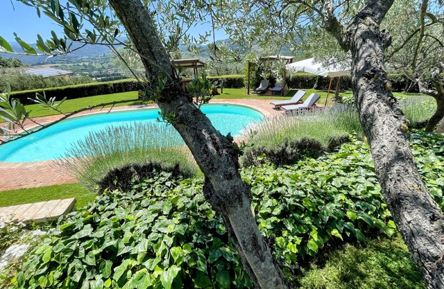 Spoleto Tranquilita. Slps 16. Wifi. Pool. Yoga Studio. Gardens. Fantastic Views.
