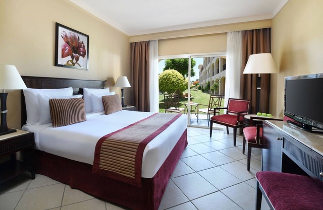 Sprawling All‑Inclusive Resort: Pools, Beach, Waterslides, Spa & Kids’ Actvity