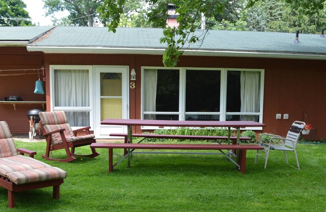 *SPRING DISCOUNT!* (See description) Two Bedroom Cottage with Private Beach!