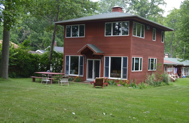 *SPRING DISCOUNT!* (See description) Updated Lake House with Private Beach!