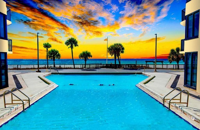 Spring Special! Renovated Resort Condo - on the Beach!