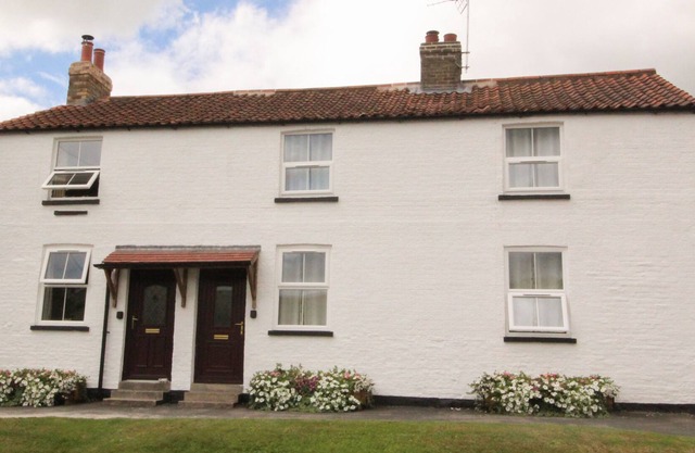 SPRING VIEW COTTAGE, family friendly, with open fire in Millington