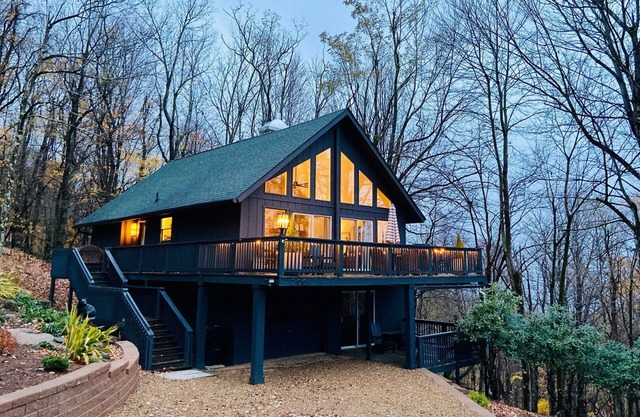 Spruce House - 3BR home atop Seven Devils with beautiful views of Grandfather Mountain!