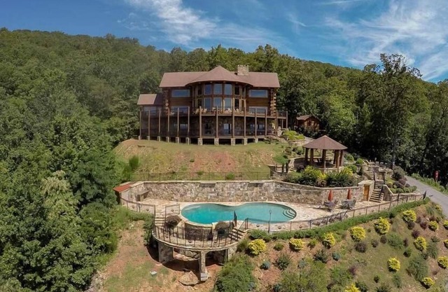 SpyGlass- Pet Friendly | Hot Tub | Helicopter Pad | Gated In Ground Pool