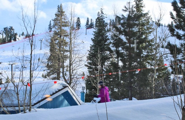 Squaw Valley Lodge: Ski-in/Ski-out Studio w/Views, Pool & Hot Tubs