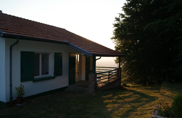 Squirrel cottage, independent, not overlooked, on 7000m2 of wood property