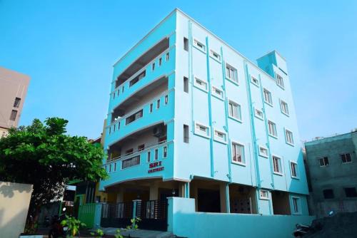 Sri Apt Homestay A1 Family-Friendly 2BHK with Kitchen
