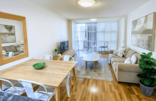 St Leonards - ATCH9 - Atchison Street - Relaxed Central Apartment with Study, Gym Secure Parking