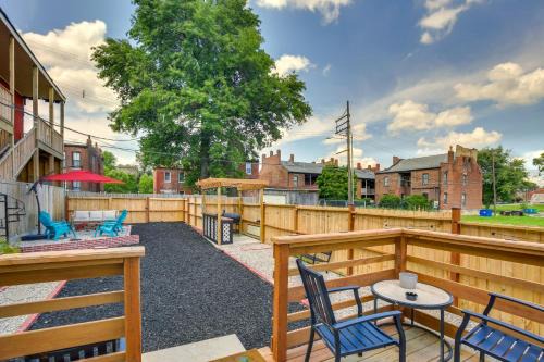 St Louis Home with Deck, Outdoor Bar and Grill!