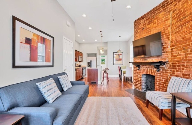 St Louis Townhome-Perfect for Groups!