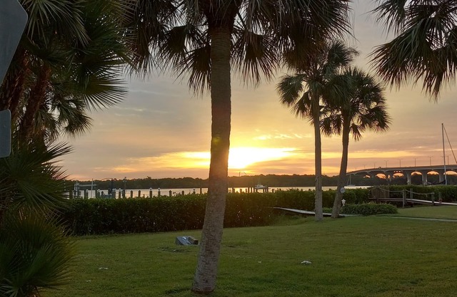 St. Lucie River Breezes - Downtown Stuart and Beaches Within Minutes