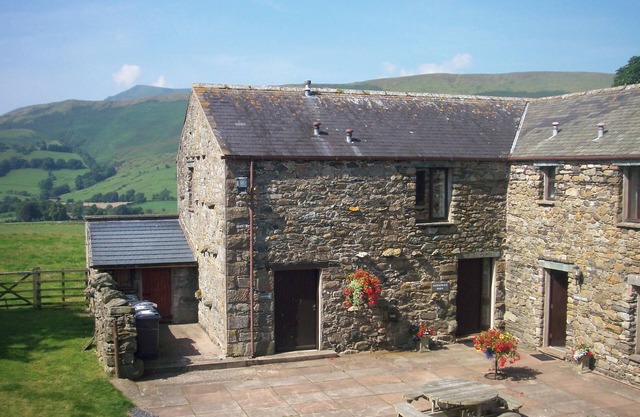STABLE BARN, pet friendly, with a garden in Mungrisdale