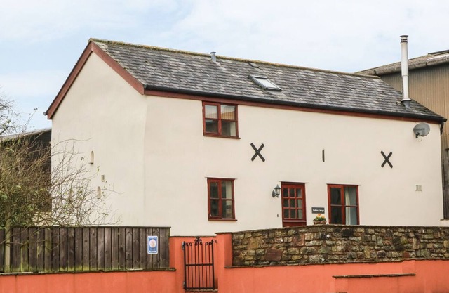 STABLES COTTAGES, character holiday cottage in Crediton
