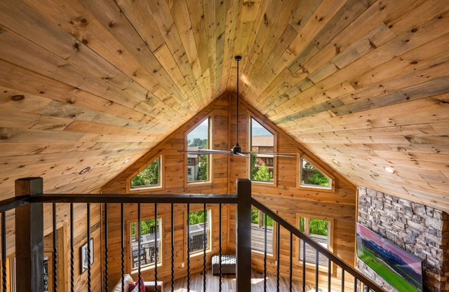 Stacked Deck 3 Bedroom Cabin by RedAwning