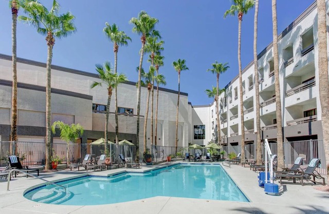 Standard 2 Queens at Hilton Phoenix Airport - Outdoor Pool & Hiking Trails