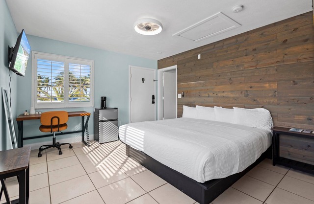 Standard Hotel Room - King Bed #2