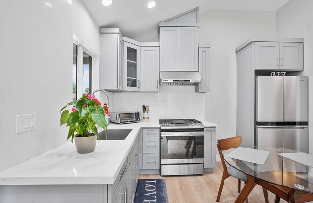 Stanton Haven: Stylish and Cozy Home