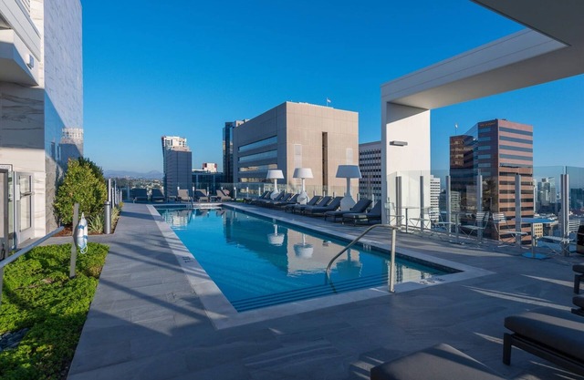 Stanza Little Italy: Comfortable 1-Bedroom Retreat in Downtown San Diego