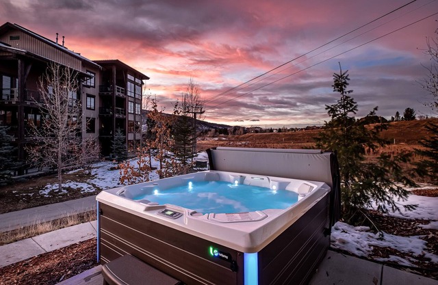 Star gaze under the gondola: Pool, walk to gondola