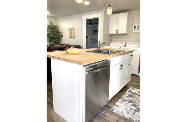 Star Guest Cottage by BSU * Downtown * Airport