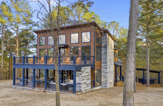 StarFire Luxury Cabin won “Vacation Home of the Year” on Vrbo in 2022.