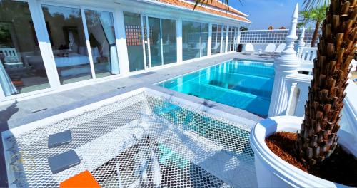 STARLAND Luxury Pool Villa Pattaya Walking Street 8 Bedrooms
